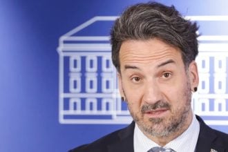 Marin Miletić na konferenciji za medije u Hrvatskom saboru o temi stolnoteniskog saveza.