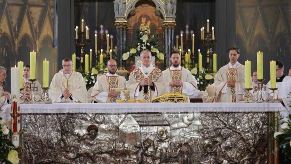 Zagreb, 05.04.2026 - Zagrebački nadbiskup mons. Dražen Kutleša predvodio je misno slavlje na Uskrs u Zagrebačkoj katedrali. Na fotografiji Dražen Kutleša.