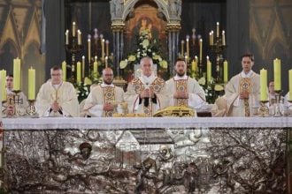 Zagreb, 05.04.2026 - Zagrebački nadbiskup mons. Dražen Kutleša predvodio je misno slavlje na Uskrs u Zagrebačkoj katedrali. Na fotografiji Dražen Kutleša.