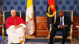 Papa Lav XIV. i predsjednik Angole Joao Lourenco tijekom susreta u Predsjedničkoj palači u Luandi 18. travnja 2026.