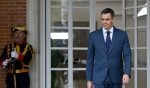Španjolski premijer Pedro Sanchez izlazi kako bi dočekao ukrajinskog predsjednika u palači Moncloa u Madridu 18. ožujka 2026.