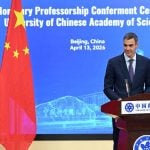 Pedro Sanchez drži govor u Pekingu nakon primitka počasne titule Kineske akademije znanosti.