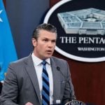 Pete Hegseth govori na konferenciji za novinare u Pentagonu u Washingtonu.