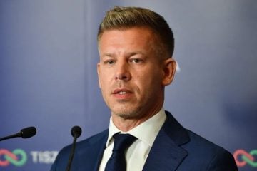 Peter Magyar daje izjavu u Budimpešti tijekom parlamentarnih izbora u Mađarskoj.