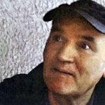 Arhivska fotografija Ratka Mladića tijekom privođenja u Beogradu 26. svibnja 2011.