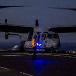 MV-22 Osprey priprema se za polijetanje s palube broda USS Tripoli tijekom operacije Epic Fury.