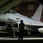 RAF-ov zrakoplov Typhoon priprema se u bazi Akrotiri na Cipru za operacije na Bliskom istoku.