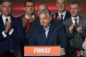 Viktor Orbán obraća se pristašama u centru Balna u Budimpešti nakon poraza na parlamentarnim izborima.