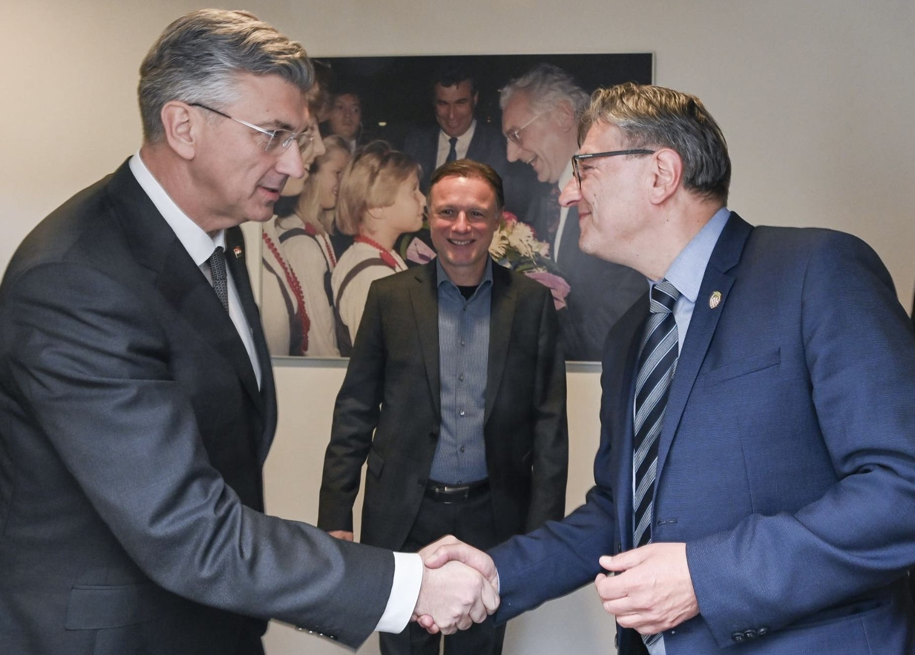 Plenković na užas oporbe ipak okuplja!