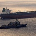USS Rafael Peralta provodi pomorsku blokadu iranskog tankera Herby