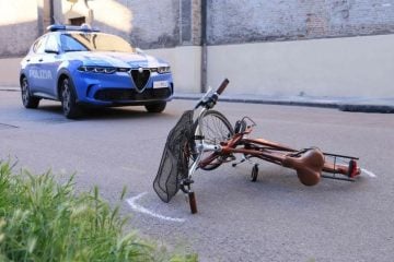 Policija na mjestu naleta automobila na nogostup u Modeni