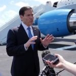Marco Rubio govori novinarima u zračnoj bazi Homestead prije puta u Švedsku