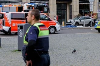 Hitne službe na mjestu naleta automobila na pješake u Leipzigu