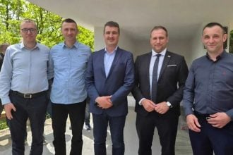 Penava i Vlajčić položili vijenac i zapalili svijeće za ubijene Hrvate kod Konjica