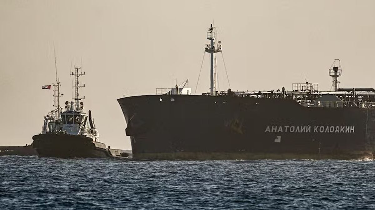 Ruski naftni tanker Anatolij Kolodkin uplovljava u luku Matanzas na Kubi
