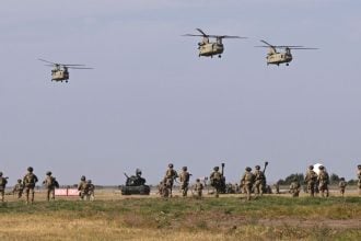 Američki helikopteri CH-47F Chinook u zračnoj bazi Mihail Kogălniceanu u Rumunjskoj
