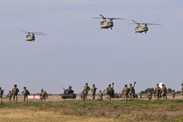 Američki helikopteri CH-47F Chinook u zračnoj bazi Mihail Kogălniceanu u Rumunjskoj