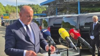 Tomo Medved na primopredaji posmrtnih ostataka hrvatskih žrtava na Maclju