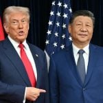 Donald Trump i Xi Jinping pozdravljaju se prije razgovora u Busanu