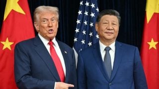 Donald Trump i Xi Jinping pozdravljaju se prije razgovora u Busanu