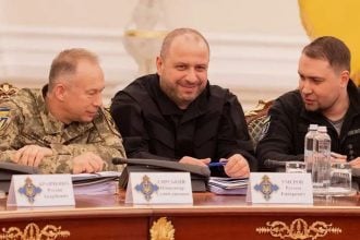 Oleksandr Sirskij, Rustem Umerov i Kirilo Budanov prije sastanka Vijeća za nacionalnu sigurnost i obranu u Kijevu