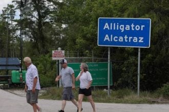Ulaz u pritvorski centar Alligator Alcatraz u floridskom Evergladesu