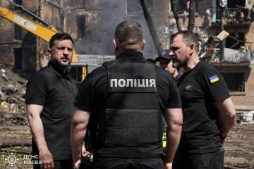 Zelenskij obilazi ruševine u Kijevu nakon ruskog napada